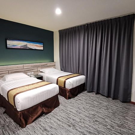 Meriton Inn Куантан Екстериор снимка