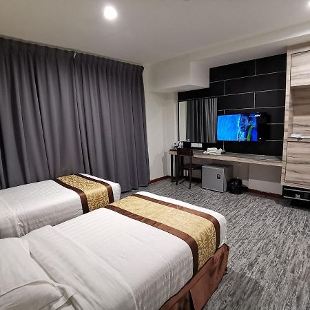 Meriton Inn Куантан Екстериор снимка