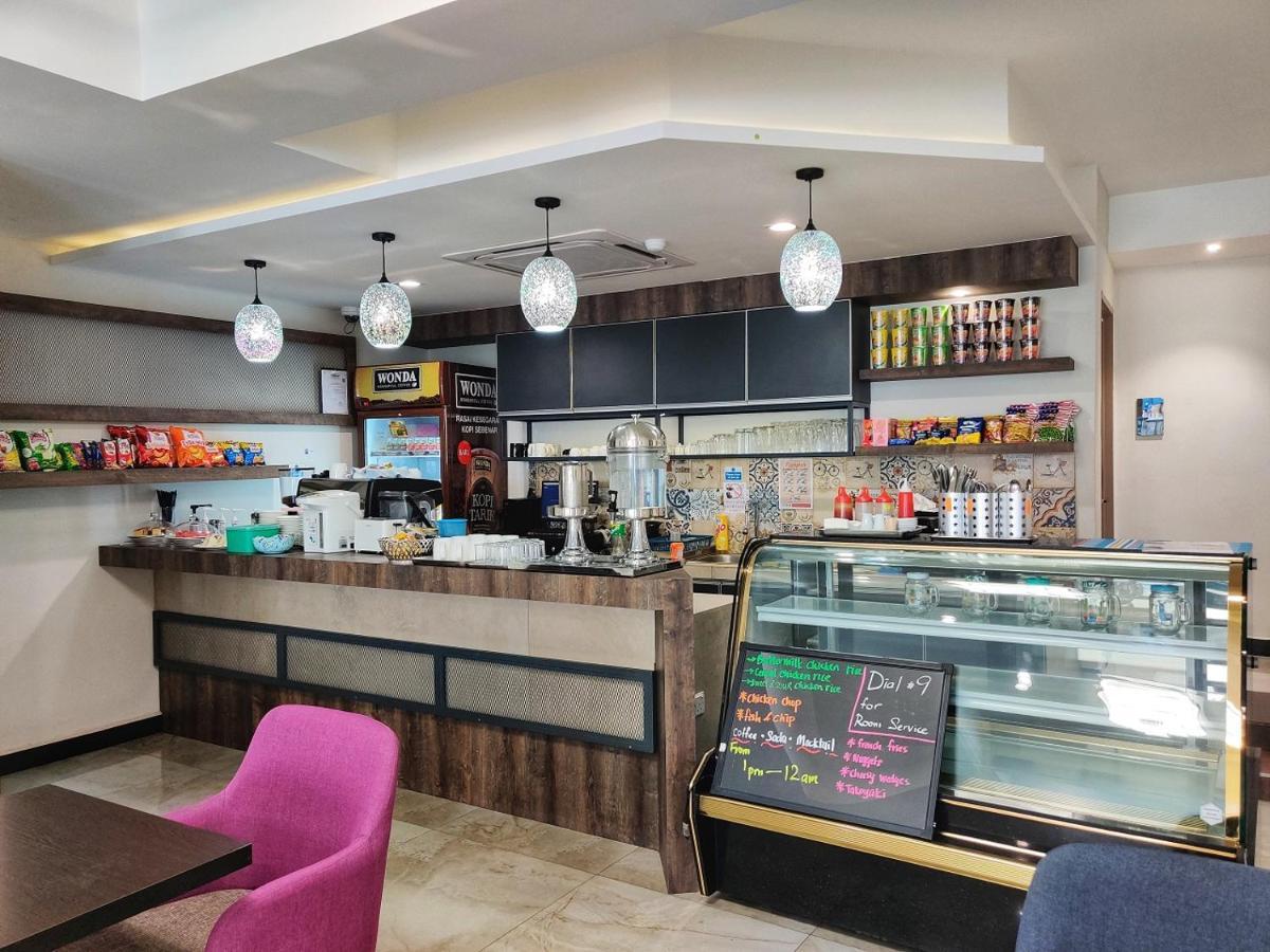 Meriton Inn Куантан Екстериор снимка