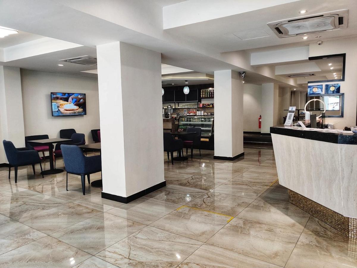 Meriton Inn Куантан Екстериор снимка