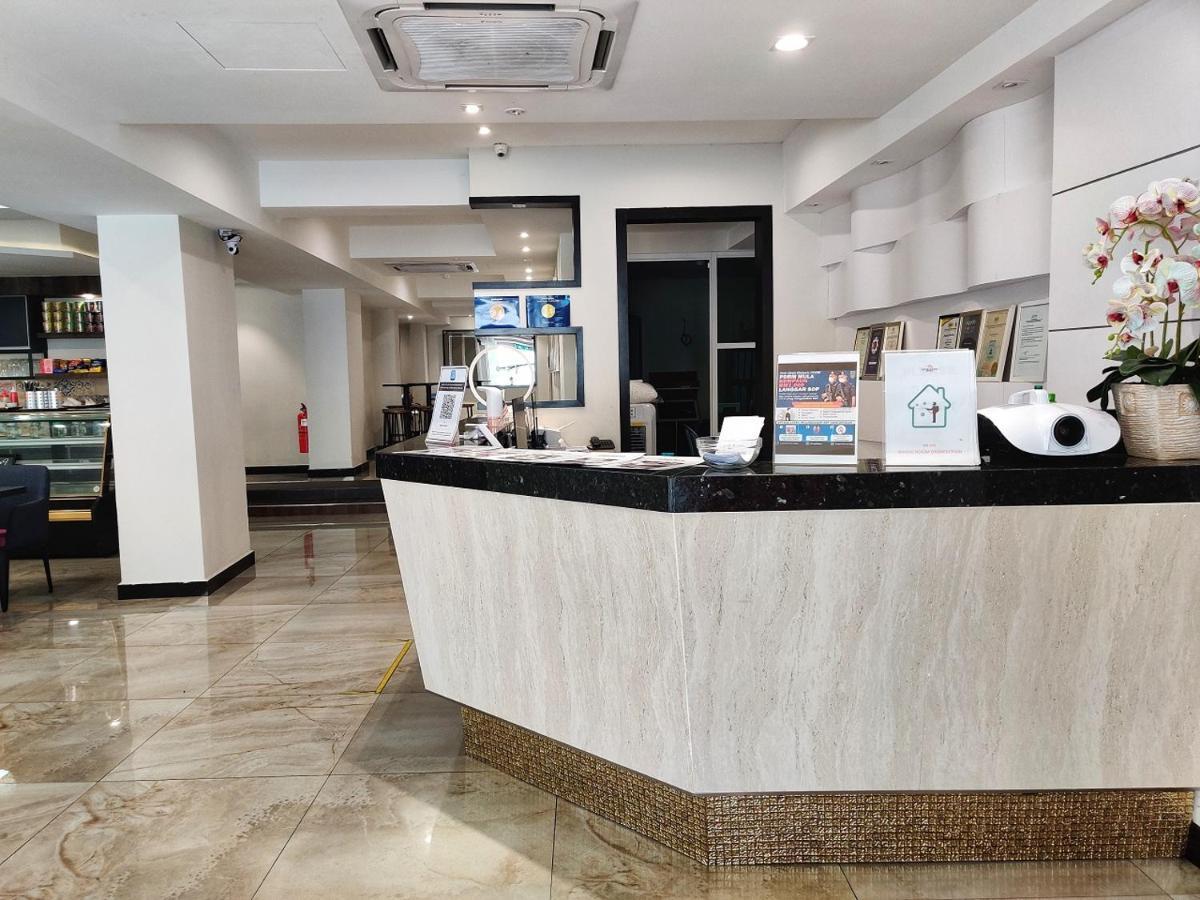 Meriton Inn Куантан Екстериор снимка