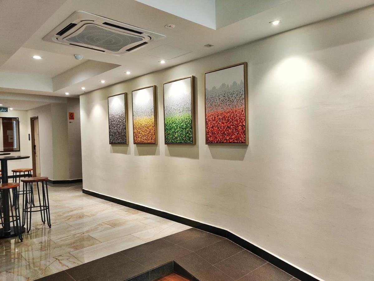 Meriton Inn Куантан Екстериор снимка