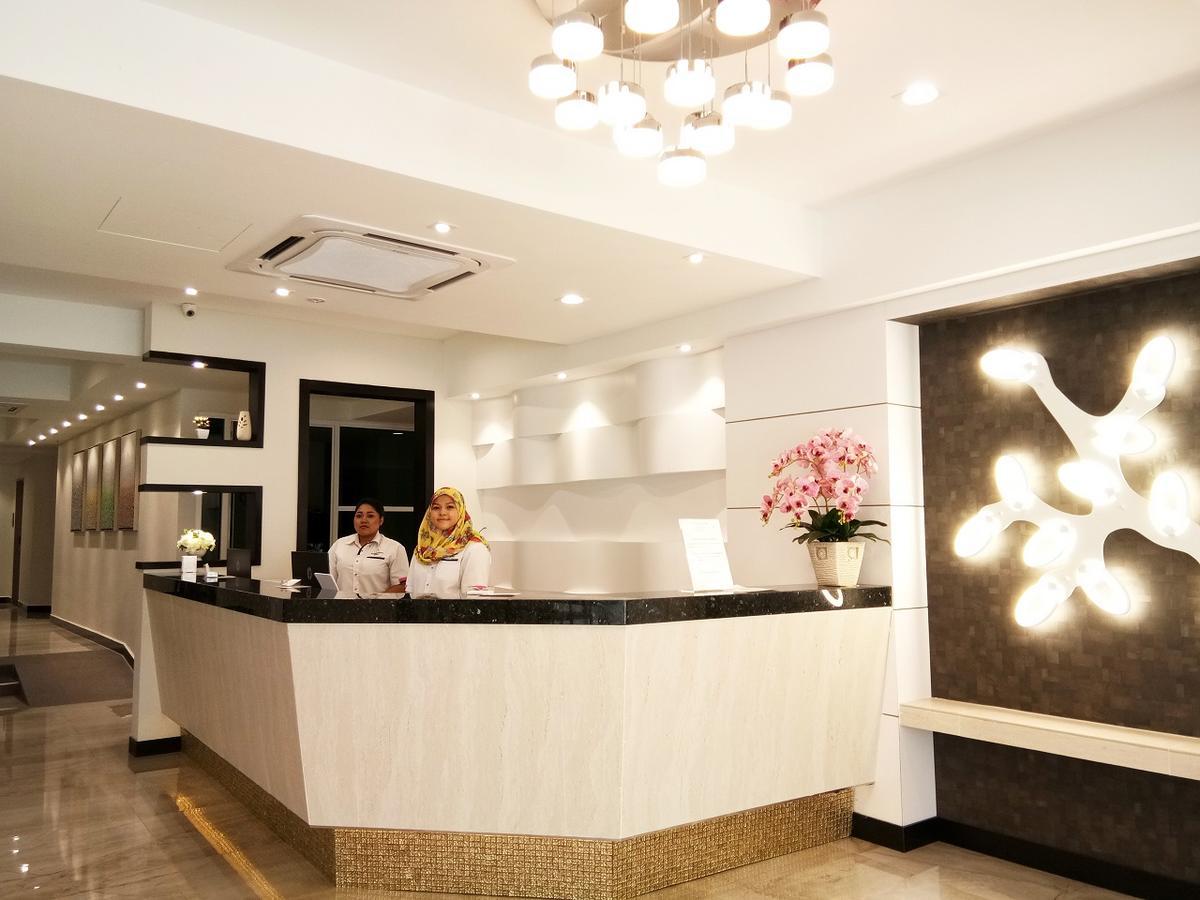 Meriton Inn Куантан Екстериор снимка