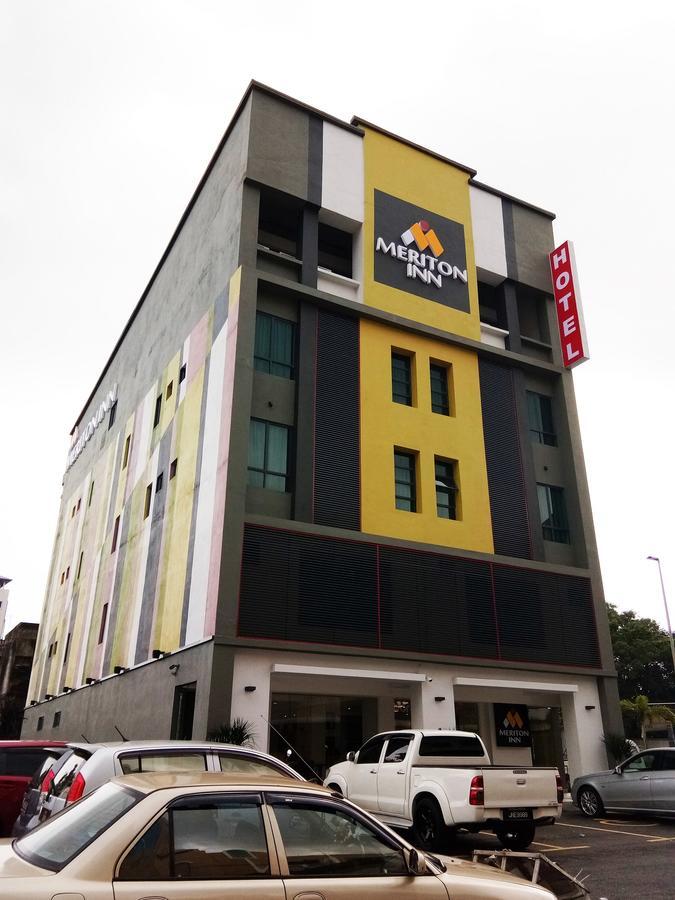 Meriton Inn Куантан Екстериор снимка