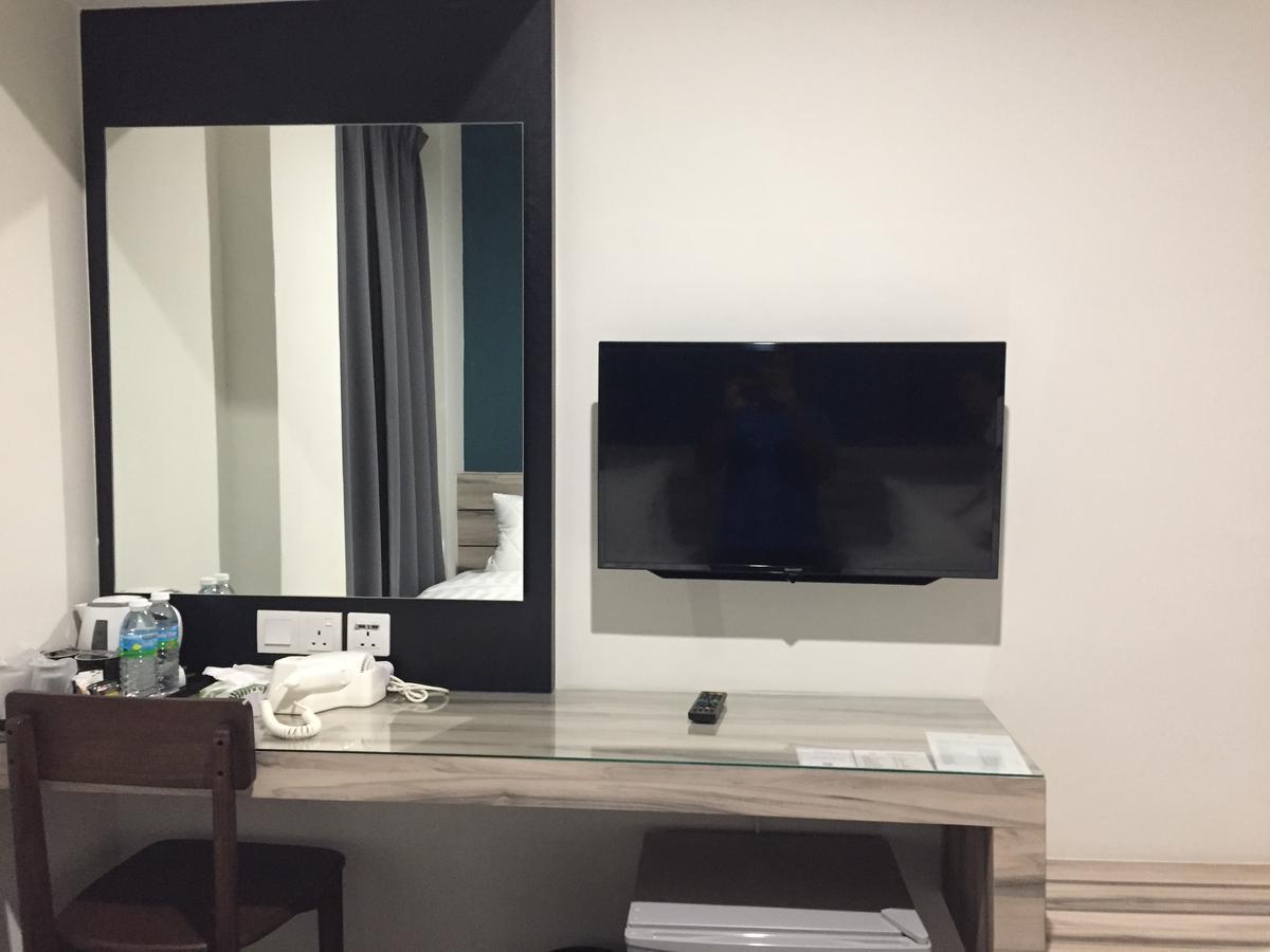 Meriton Inn Куантан Екстериор снимка