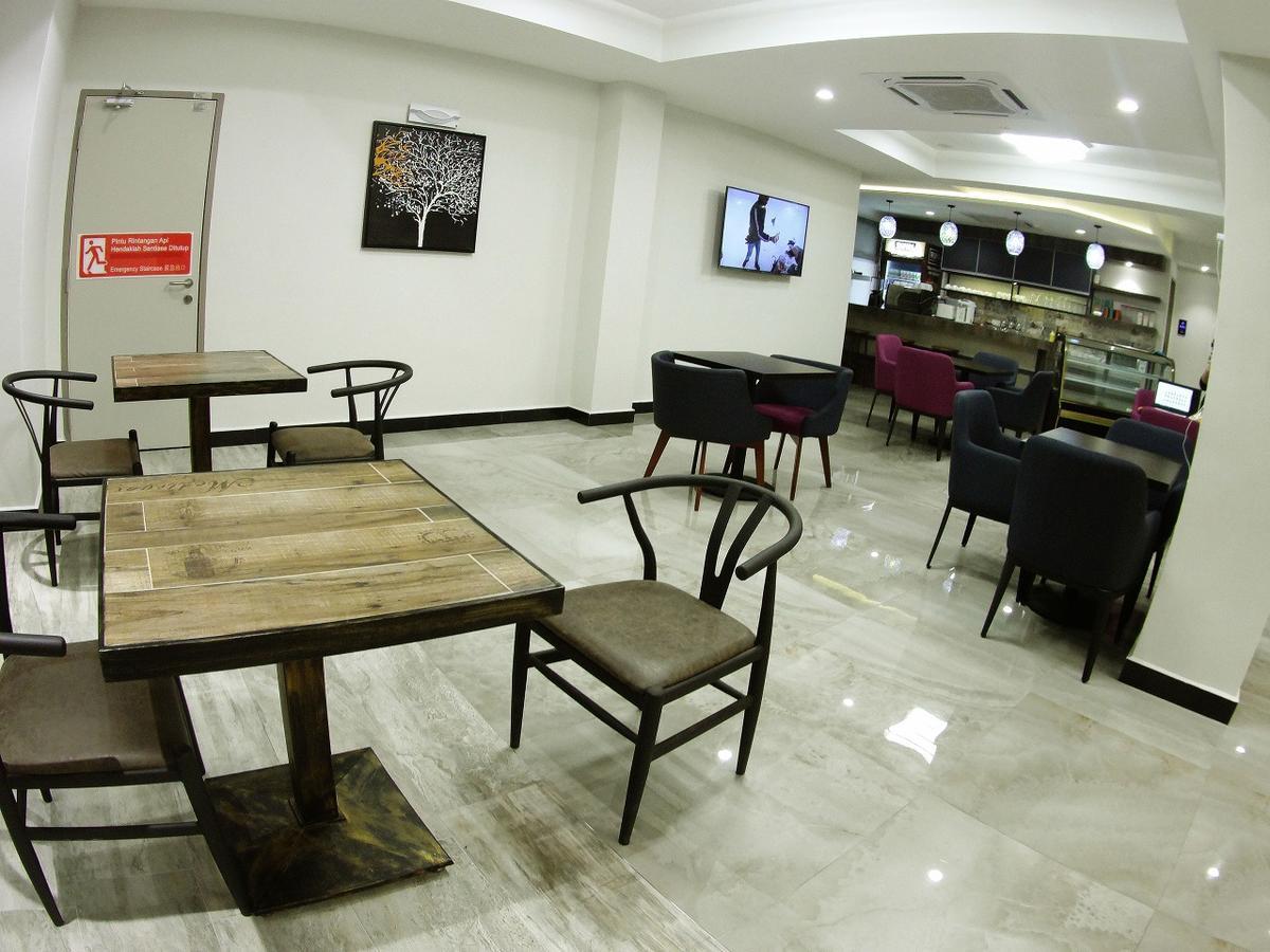 Meriton Inn Куантан Екстериор снимка